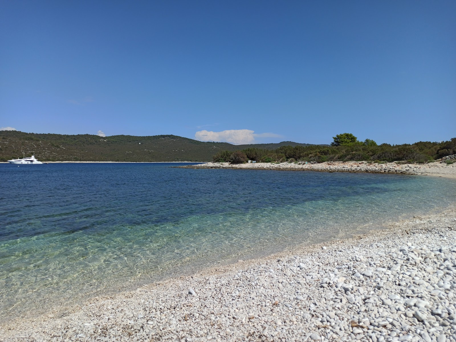 Fotografija Lopata beach z beli kamenček površino