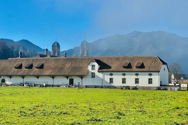 Rezensionen über Parkplatz Friedhof in Einsiedeln - Parkhaus