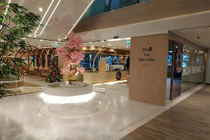Thaniya Shopping Center image