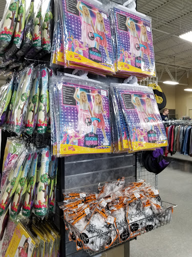 Thrift Store «Goodwill Store and Donation Center - Madison East», reviews and photos, 2127 E Springs Dr, Madison, WI 53704, USA