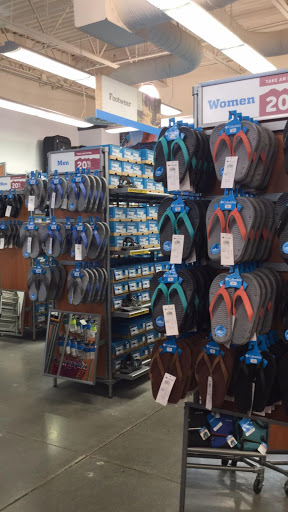 Sportswear Store «Columbia Sportswear Outlet Store», reviews and photos, 5885 Gulf Fwy #301, Texas City, TX 77591, USA