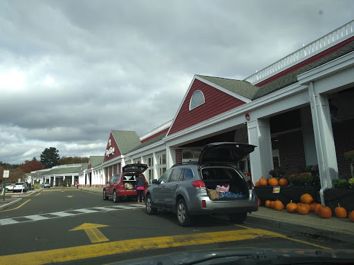 Shopping Mall «Goodwives Shopping Center», reviews and photos, 25 Old Kings Hwy N, Darien, CT 06820, USA