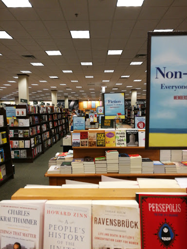 Book Store «Barnes & Noble», reviews and photos, 20 Hatton Pl, Hilton Head Island, SC 29926, USA