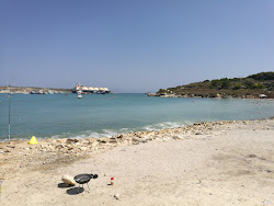 Photo de Għar Aħmar Bay avec petite baie
