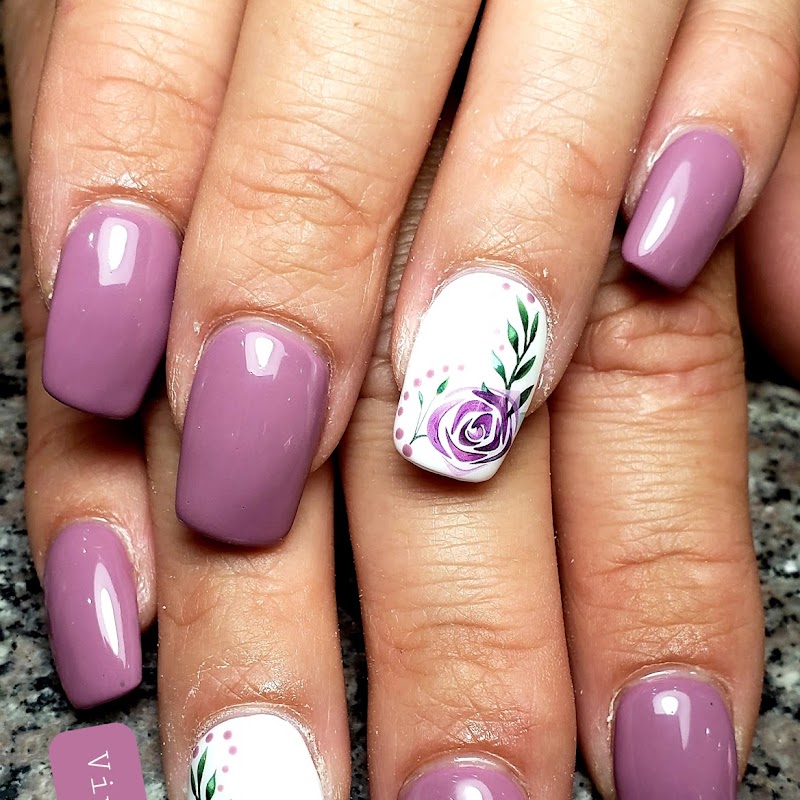 Vivi Nails