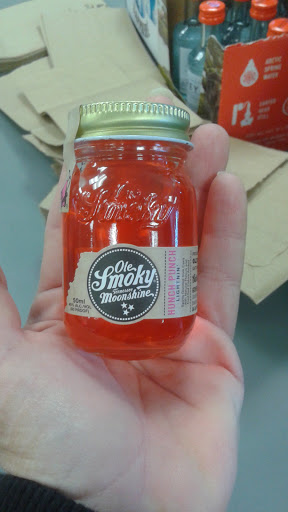 Liquor Store «Arlington Liquor Store», reviews and photos, 426 E Lamar Blvd #100, Arlington, TX 76011, USA