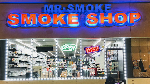 Mr. SMOKE (smoke shop), 4347 Gunn Hwy, Tampa, FL 33618, USA, 