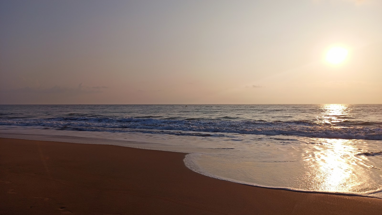 Photo de Semencheri Beach avec l'eau cristalline de surface