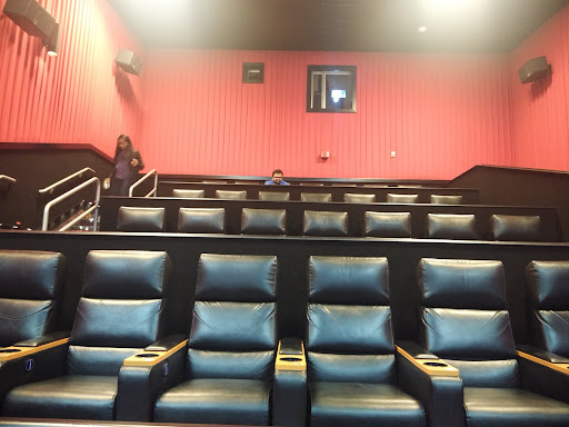 Movie Theater «Regal Cinemas Rockville Center 13», reviews and photos, 199 E Montgomery Ave, Rockville, MD 20850, USA