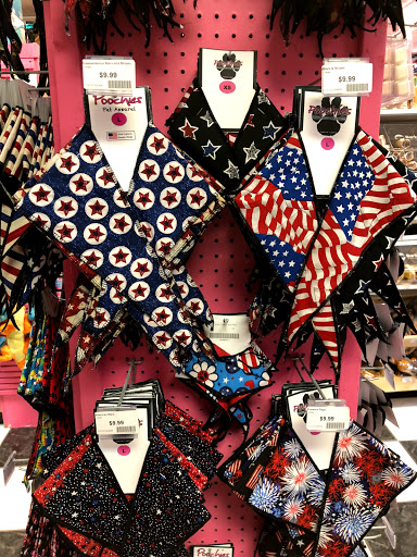 Pet Groomer «Poochies Pet Boutique & Salon», reviews and photos, 306 Monroe St, Dunedin, FL 34698, USA