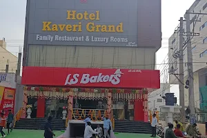 Hotel Kaveri Grand Family restaurant and Luxury rooms image