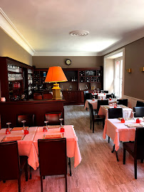 Atmosphère du Restaurant français L'Oustal à Saint-Jean-du-Bruel - n°13