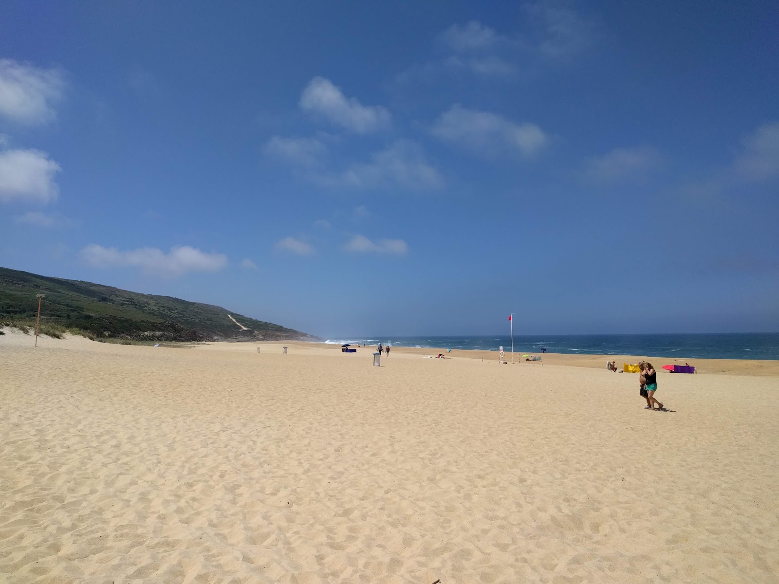 Praia do Salgado的照片 带有细腻的米色沙子表面