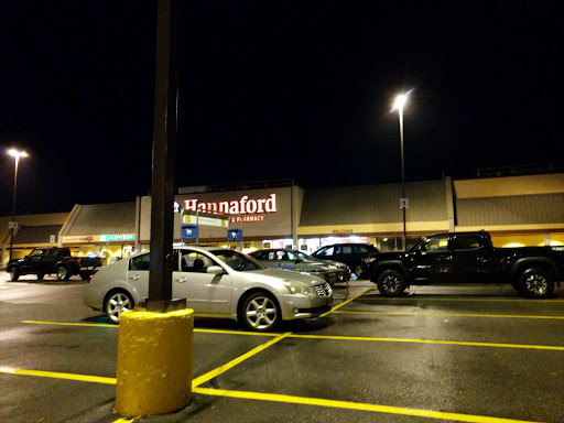 Grocery Store «Hannaford Supermarket», reviews and photos, 11 Milton Rd, Rochester, NH 03867, USA
