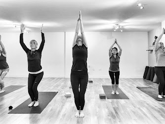 Navé Yoga / Yoga Studio and Yoga Teacher Training Centre