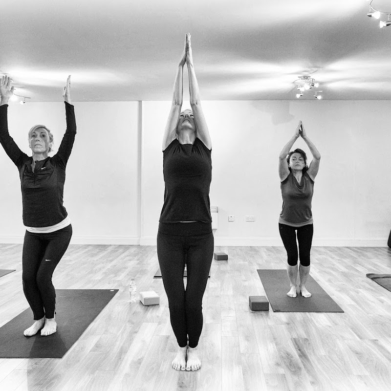 Navé Yoga / Yoga Studio and Yoga Teacher Training Centre
