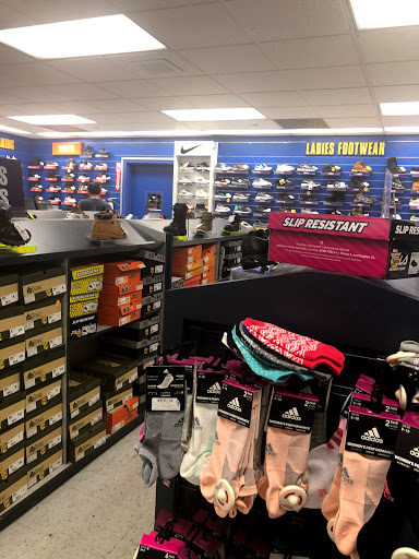 Sporting Goods Store «Big 5 Sporting Goods», reviews and photos, 3420 Wilshire Blvd, Los Angeles, CA 90010, USA