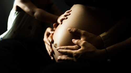 Cours de préparation à l'accouchement Haptonomie Périnatale - Massage Bébé Camille Honoré Nice