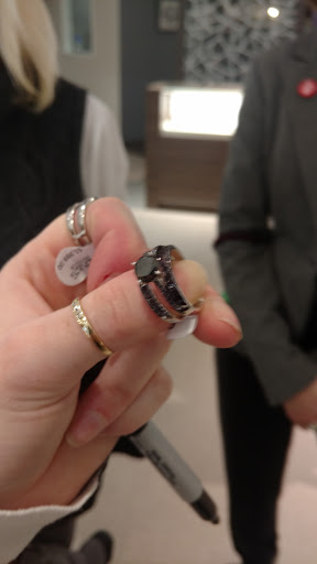 Jewelry Store «Helzberg Diamonds», reviews and photos, 6018 S Westnedge Ave, Portage, MI 49002, USA