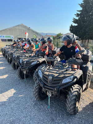 Iz'e quad var à Six-Fours-les-Plages