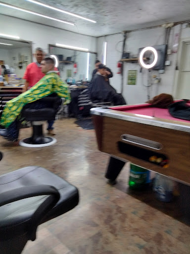 Barber Shop «Scissor Hands Barbershop», reviews and photos, 2420 W Clarendon Dr, Dallas, TX 75211, USA