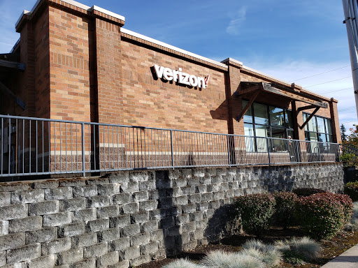 Cell Phone Store «Verizon Wireless - Cellular Plus», reviews and photos, 17390 SE Bluff Rd Suite 2, Sandy, OR 97055, USA