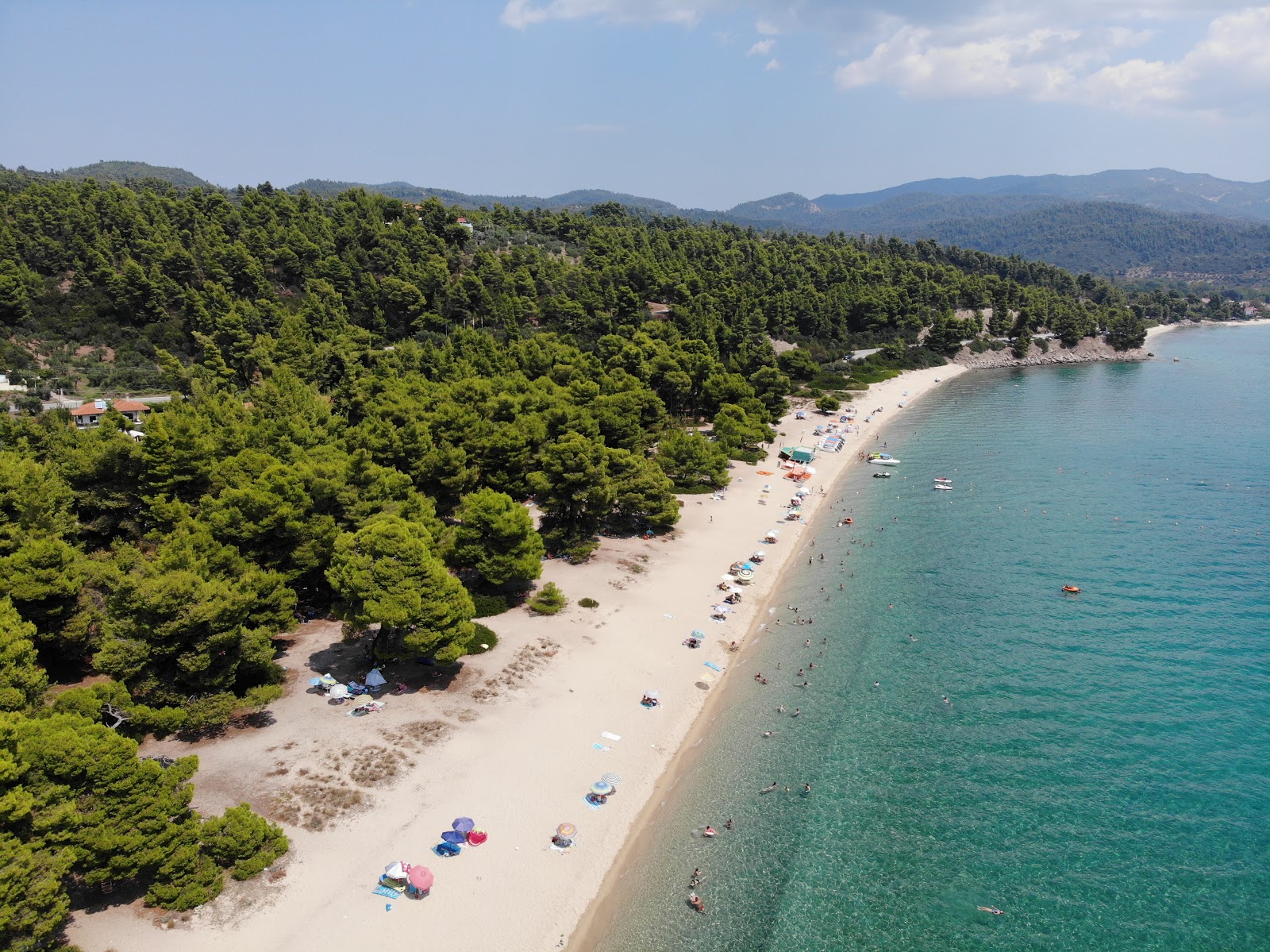 Fotografie cu Lagomandra beach II cu o suprafață de nisip beige fin
