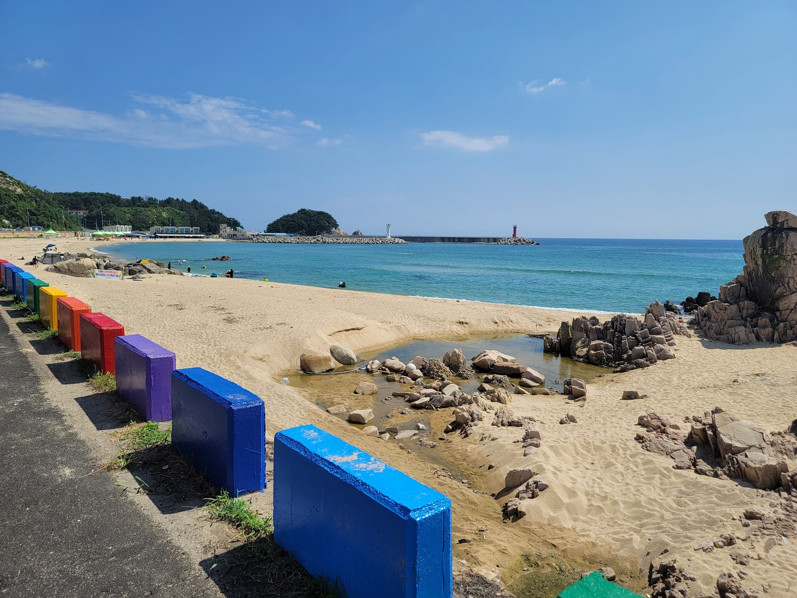 Valokuva Gonghyeonjin Beachista. puhtaustasolla korkea