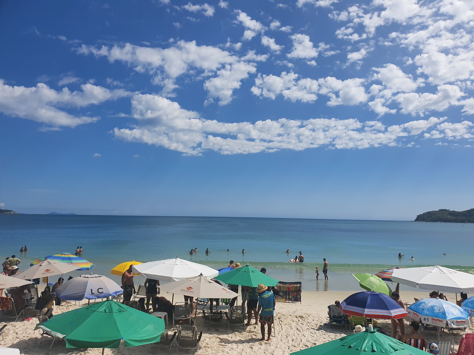 Foto de Praia de Bombas - lugar popular entre os apreciadores de relaxamento