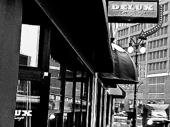 Delux Bar & Lounge