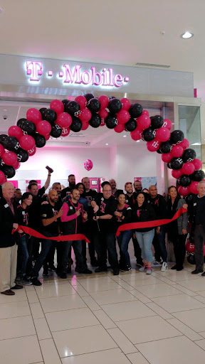 Cell Phone Store «T-Mobile», reviews and photos, 2223 N Westshore Blvd #150d, Tampa, FL 33607, USA