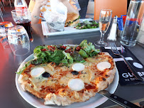 Pizza du Restaurant Globe La Brasserie à Saint-Genest-Lerpt - n°2