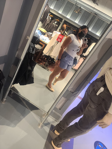 Clothing Store «Hollister Co.», reviews and photos, 19575 Biscayne Blvd #1335, Aventura, FL 33180, USA