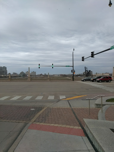 Movie Theater «ShowPlace ICON Theatres at Roosevelt Collection with ICON•X - Chicago», reviews and photos, 1011 S Delano Ct, Chicago, IL 60605, USA