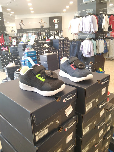 Champion Outlet Agios Stefanos - Αθλητικό είδος