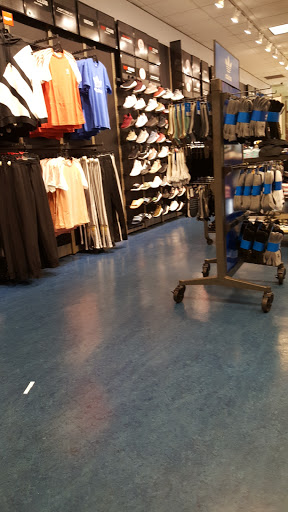 Shoe Store «Foot Locker», reviews and photos, 20505 S Dixie Hwy, Cutler Bay, FL 33189, USA