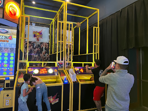 Sports Bar «Dave & Busters», reviews and photos