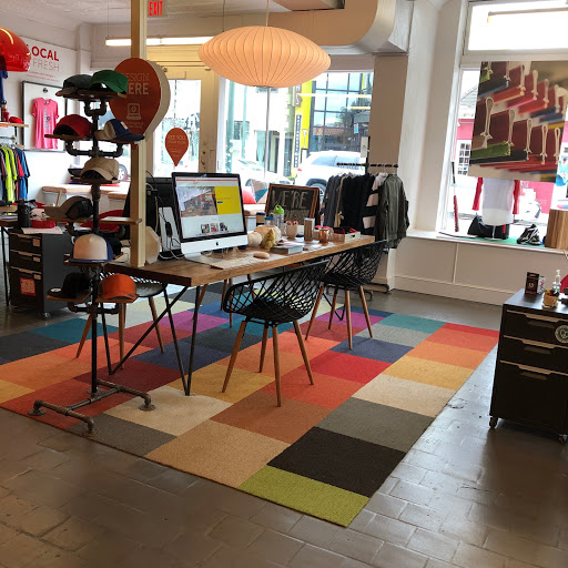 Custom T-shirt Store «CustomInk - Custom T-shirt Store - Richmond», reviews and photos, 3401 W Cary St, Richmond, VA 23221, USA