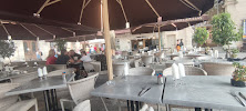 Atmosphère du Restaurant Les Capucins à Aigues-Mortes - n°2