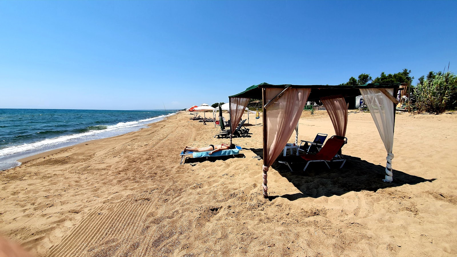 Foto von Paralia Palaiochoriou mit heller sand Oberfläche