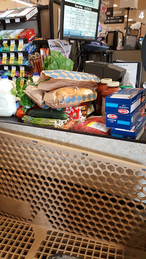 Grocery Store «Safeway», reviews and photos, 905 1st St, Gilroy, CA 95020, USA