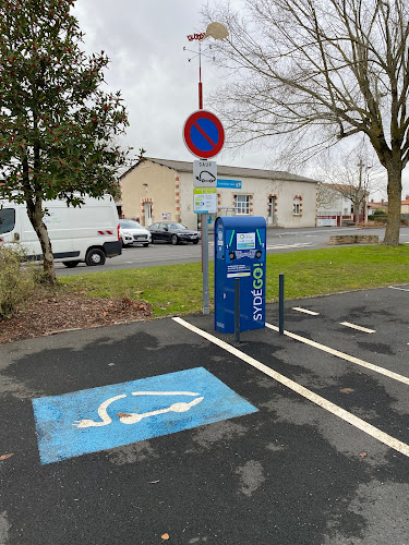 Borne de recharge de véhicules électriques SYDEGO Station de recharge Maisdon-sur-Sèvre