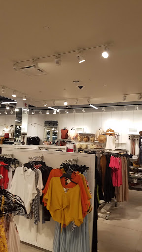 Clothing Store «F21 RED», reviews and photos, 2615 Medical Center Pkwy #2300, Murfreesboro, TN 37129, USA