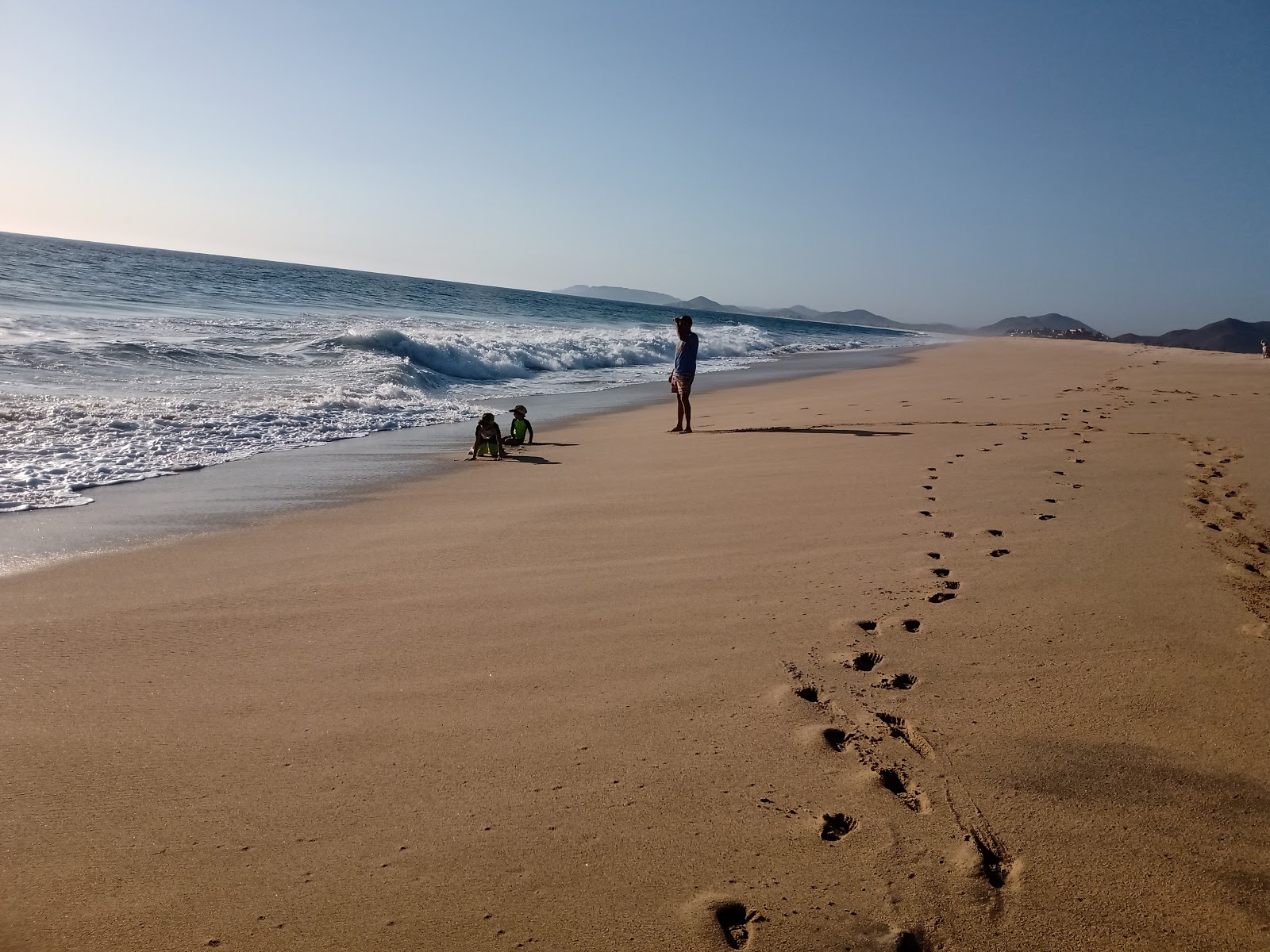 Valokuva Cerritos Beach IIista. pinnalla turkoosi puhdas vesi:n kanssa