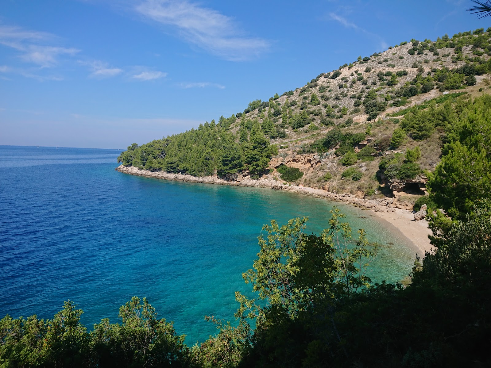 Φωτογραφία του Slatina beach με επίπεδο καθαριότητας πολύ καθαρό