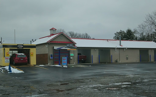Petit Auto Wash and  Locust St. en Canal Fulton