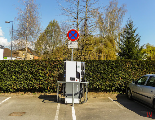 Borne de recharge de véhicules électriques Charge And Drive Charging Station La Couture