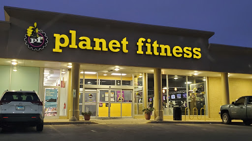 Gym «Planet Fitness Milwaukee Southgate», reviews and photos, 3333 S 27th St, Milwaukee, WI 53215, USA