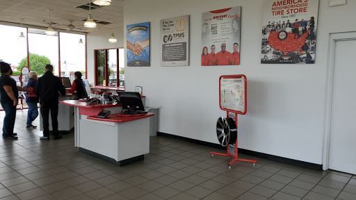 Tire Shop «Discount Tire Store - Naperville, IL», reviews and photos, 535 Fort Hill Dr, Naperville, IL 60540, USA