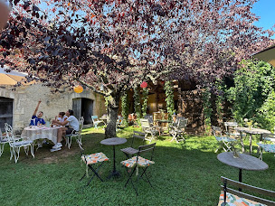 Photo n°5 de Café Brocante Tiramisu à Saint-Chamassy ()